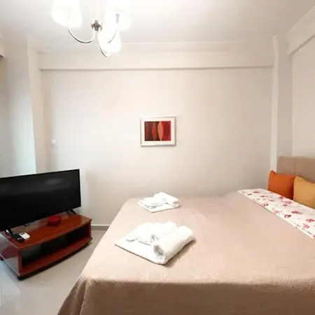 Crimson Suite: 1-bedroom In