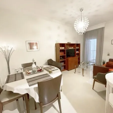 Crimson Suite: 1-bedroom In * Thessaloniki