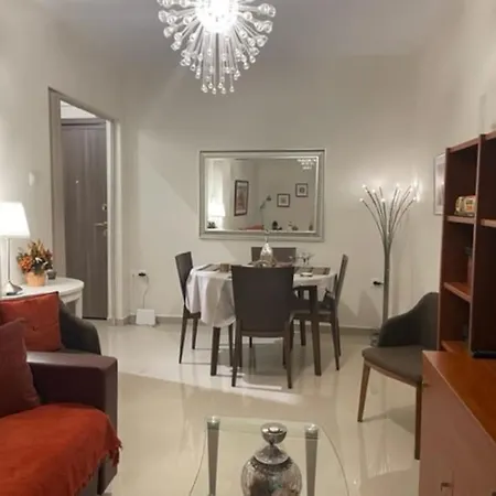 Crimson Suite: 1-bedroom In Thessaloniki
