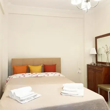 Crimson Suite: 1-bedroom In Thessaloniki